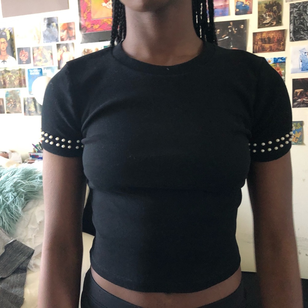 BLACK ZARA TOP WITH PEARLS